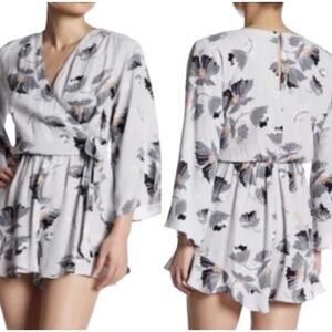 ASTR The Label Floral Romper Gray Women's Size Extra Small Poppy